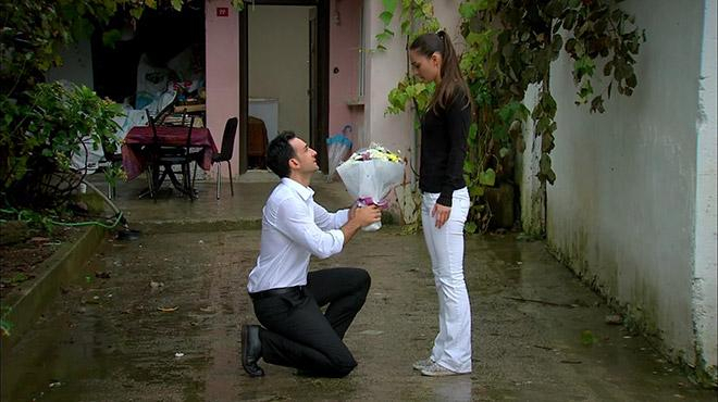 Asyaya sürpriz evlilik teklifi