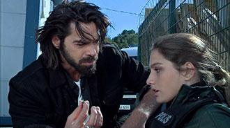 Leyla ölümden dönüyor