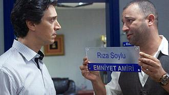 Serdar Komiser, Rıza Baba'yı zorluyor