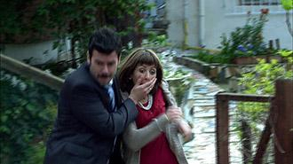 Nazike, kaçırılıyor