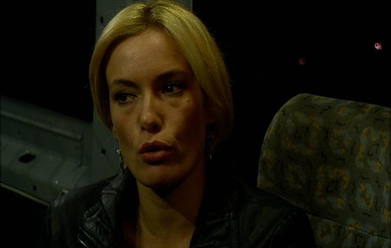 Zeynep kıskançlık krizinde