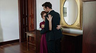 Azra ve Kerem vedalaşıyor