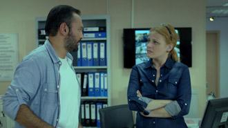Murat, Nazlı’yı kızdırıyor.