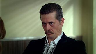Soner, kılıktan kılığa girdi