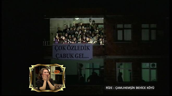 Demet Akbağa sürpriz