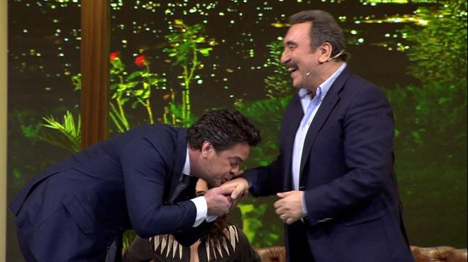 Ümit Besenin elini neden öptü?