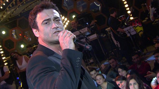 Kutsi yeni şarkısını ilk kez Beyaz Showda söyledi