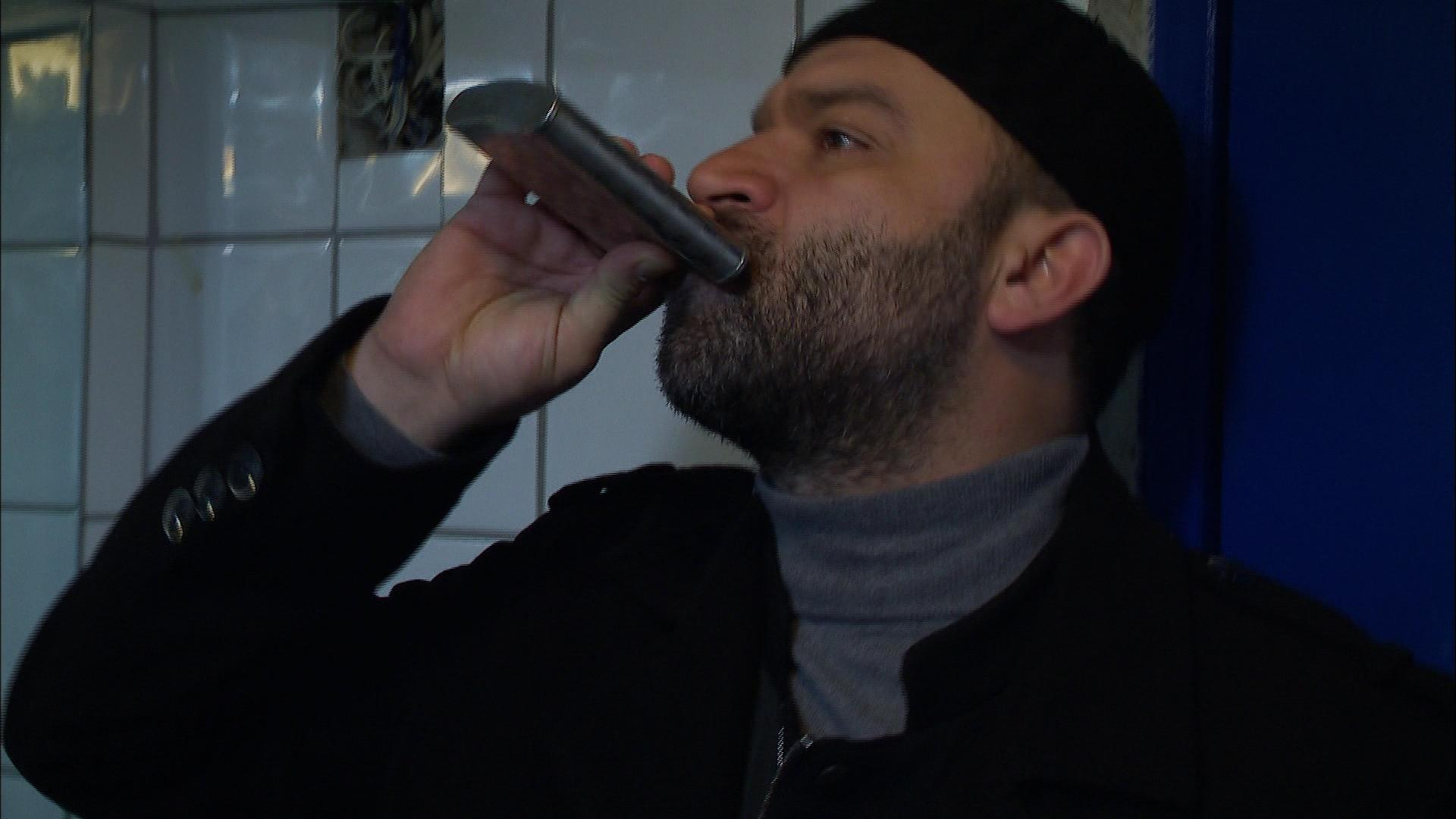 Mesut, içkiden kopamıyor