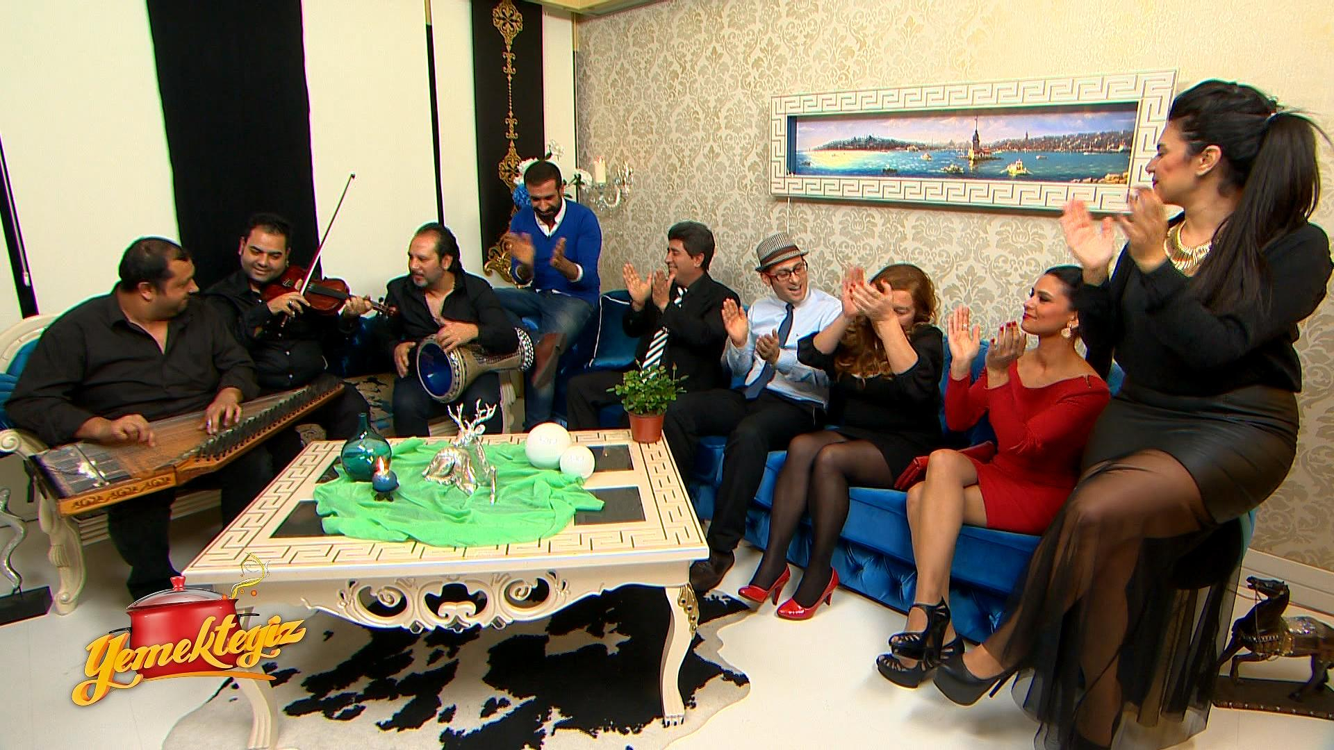 Derin Hanım'dan oyun havalı karşılama!