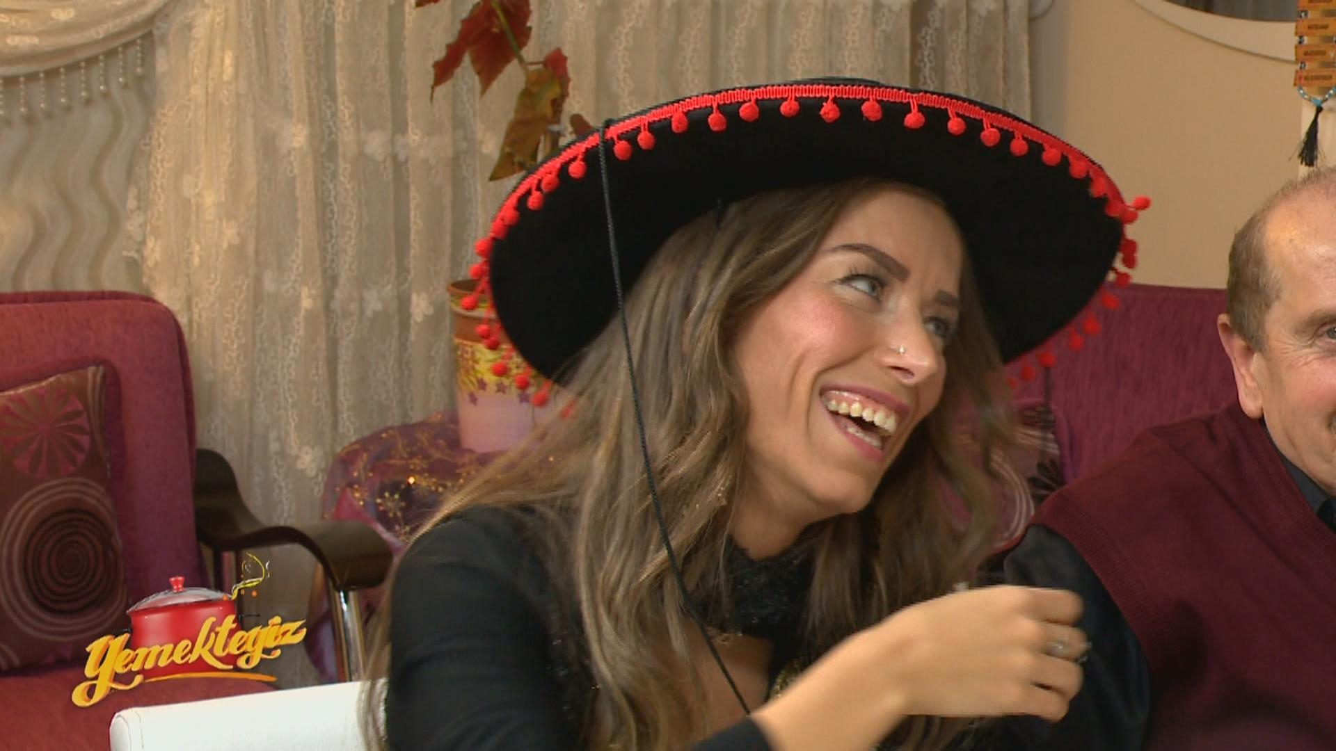 Servet Bey'den yarışmacılara kostüm desteği!