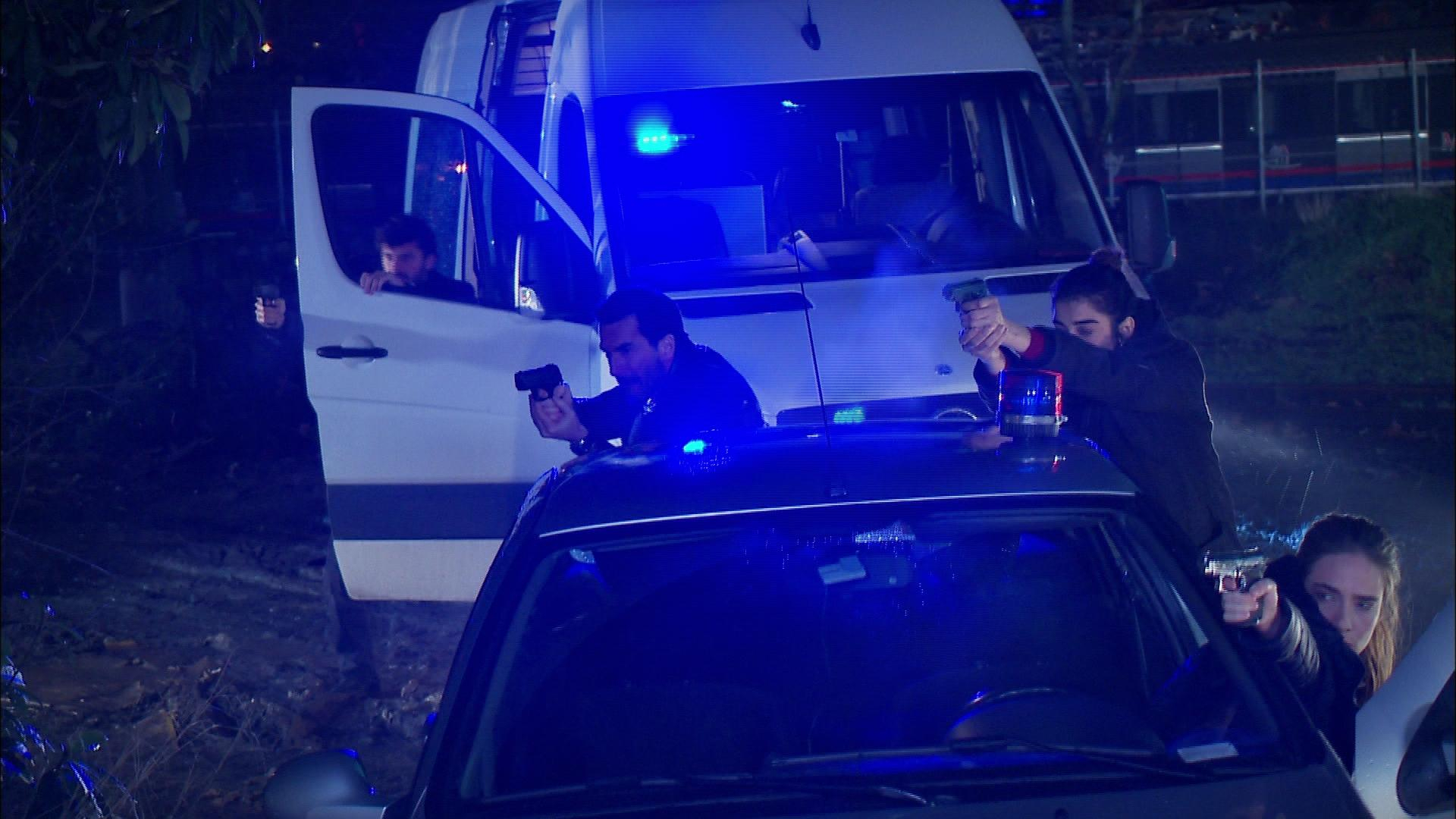 Ekip, uyuşturucu çetesinin peşinde!