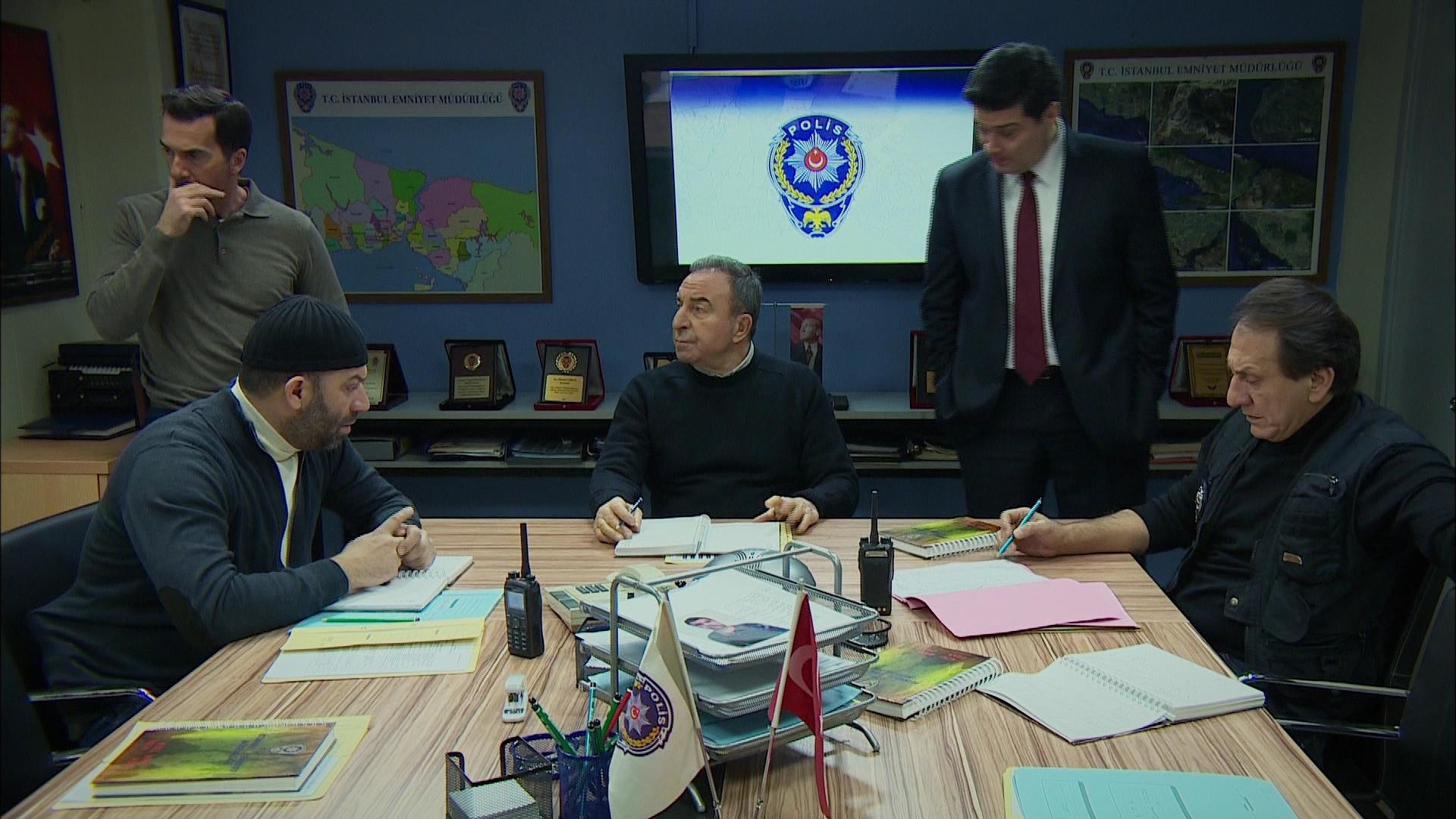 Ekip, içindeki köstebek kim!