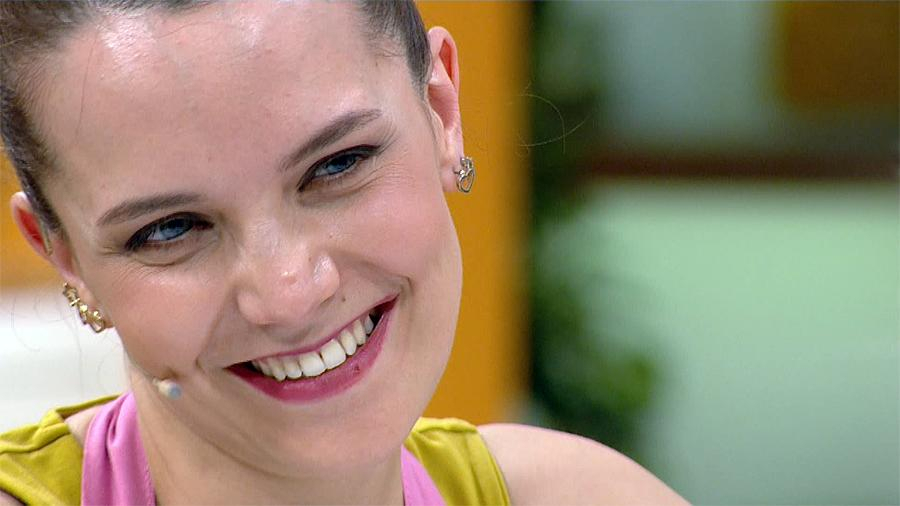 Safiye Soyman'dan güzel gözlere şarkı!