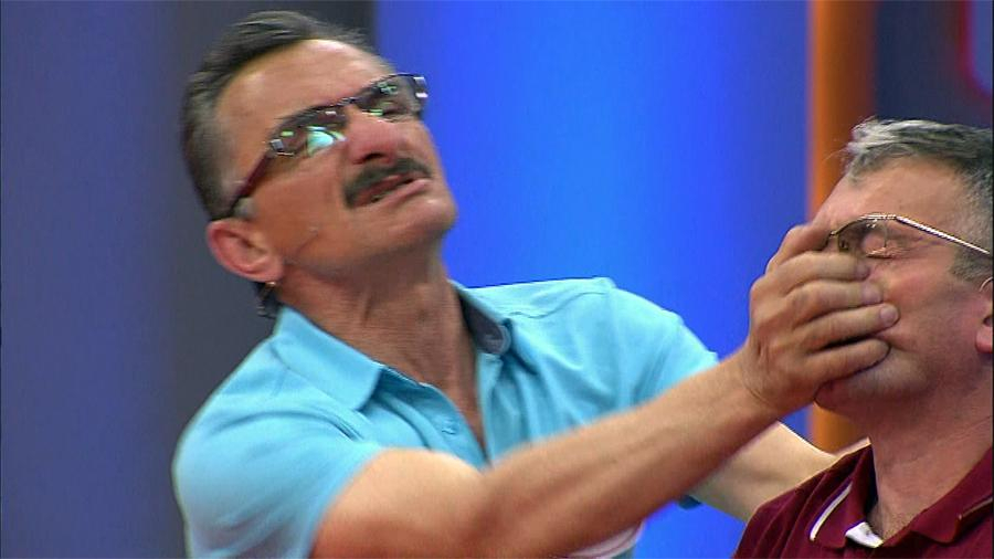 Herşeyin bir yeri zamani var da; biz, okşamıyor muyuz?