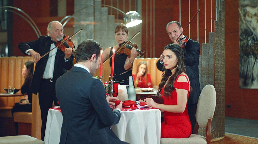 İnci ve Serhat’a sürpriz bir gece