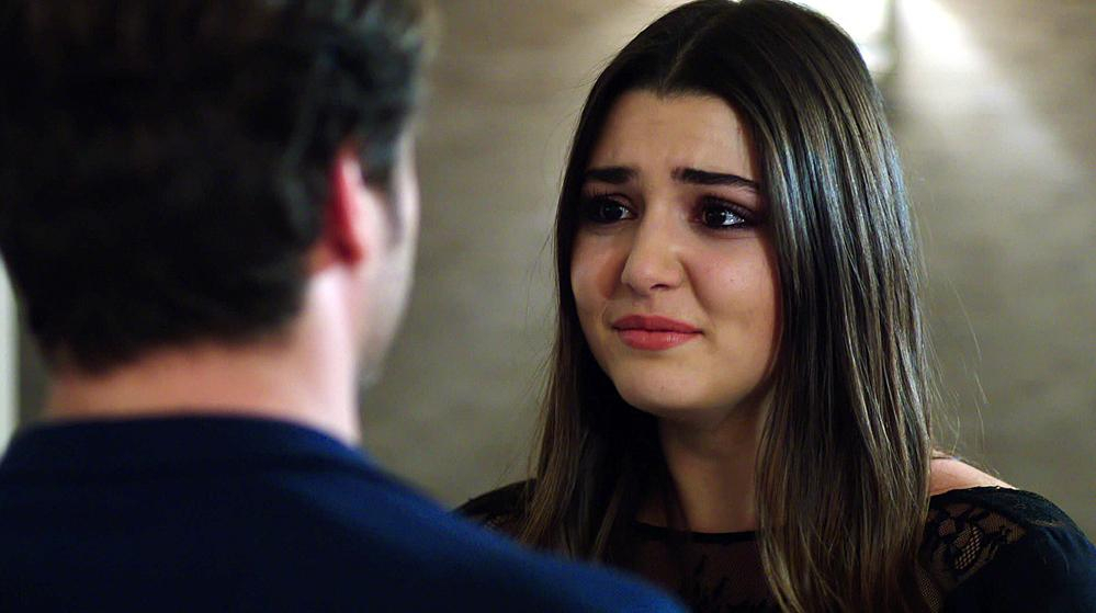 Burcu Tatlıses – Ay