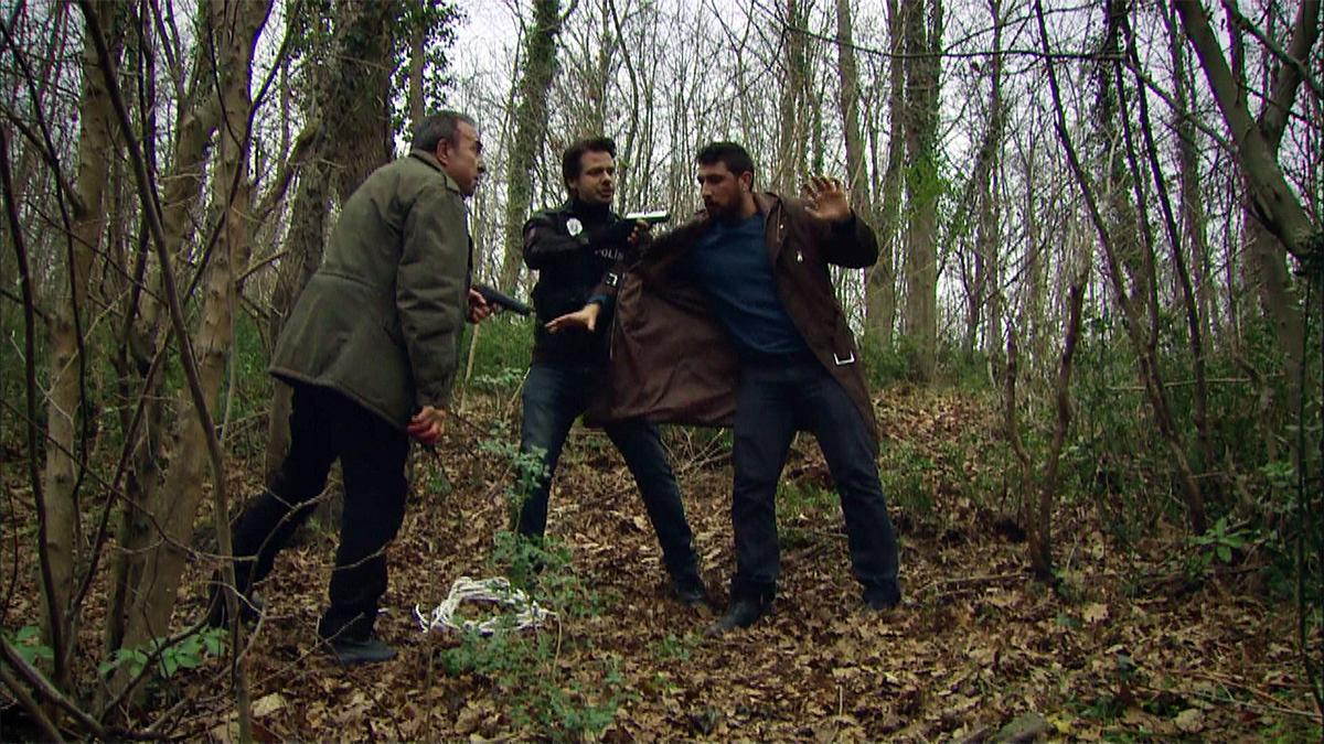 Rıza Baba ve Ali'nin üzerine kurşunlar yağıyor!