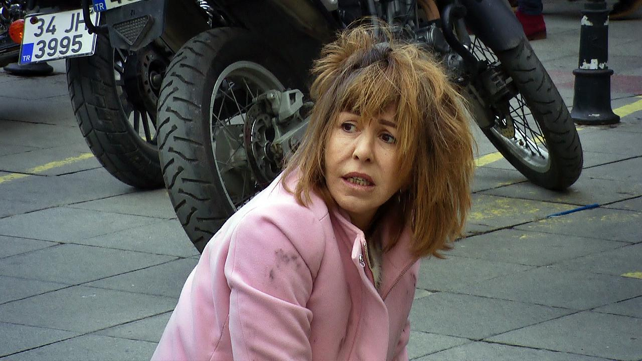 Nazike kafayı sıyırdı!