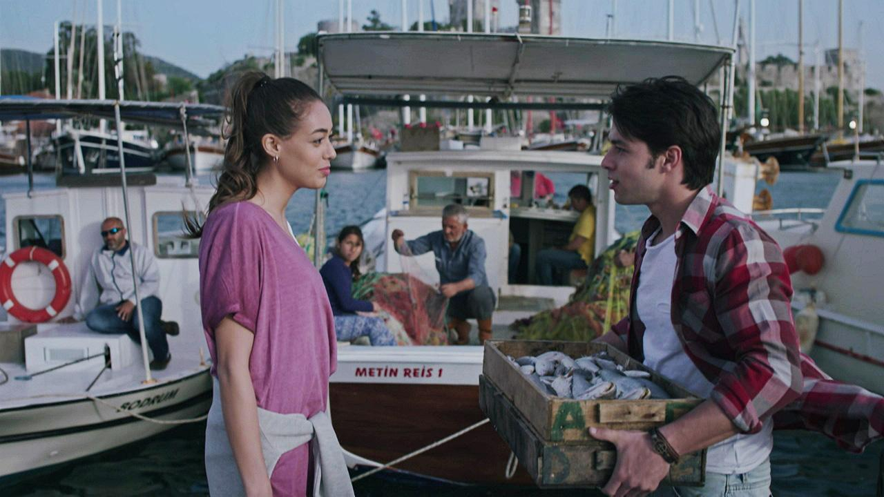 Su, Kelebek'in kalbine düşüyor!