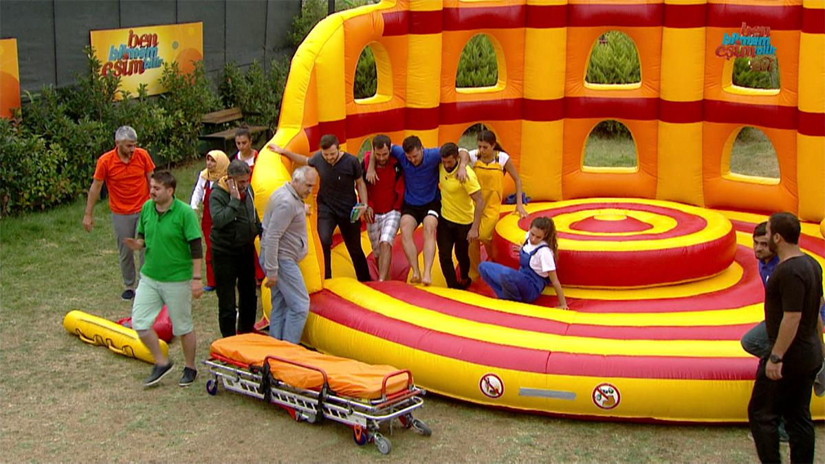 Caner oyunda sakatlandı!