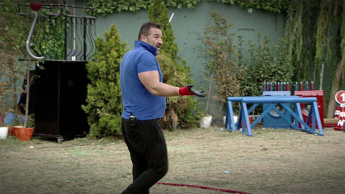 Tüm ev Ahmed'e karşı!