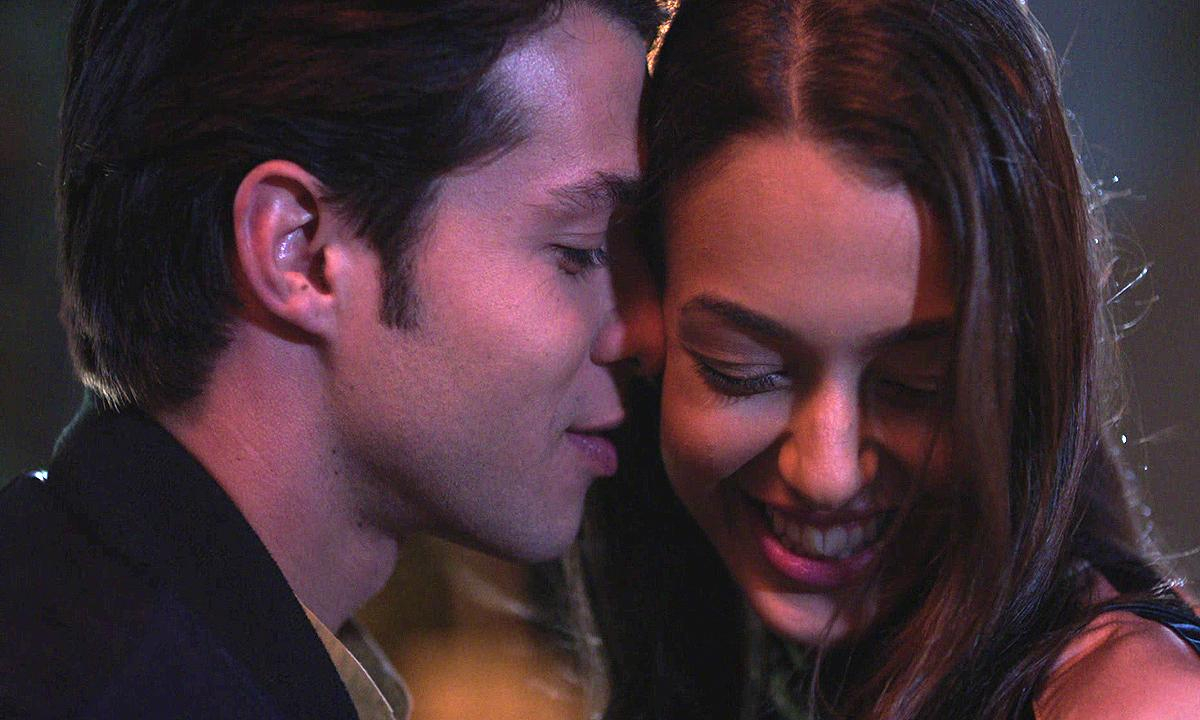 Kelebek ile Su aşk sarhoşu!