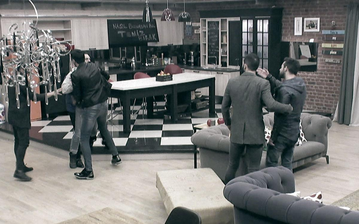 Tankut ve Kemal kavgası!