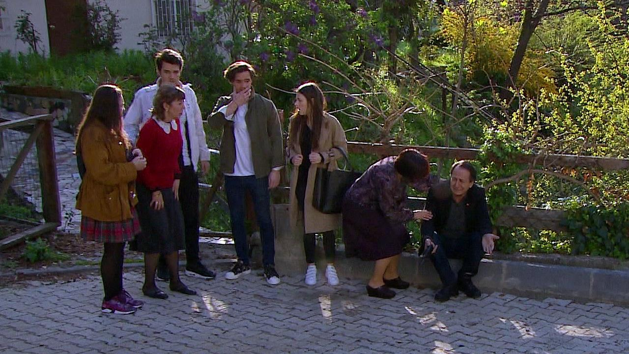 Nazike çetenin oyununa geldi!