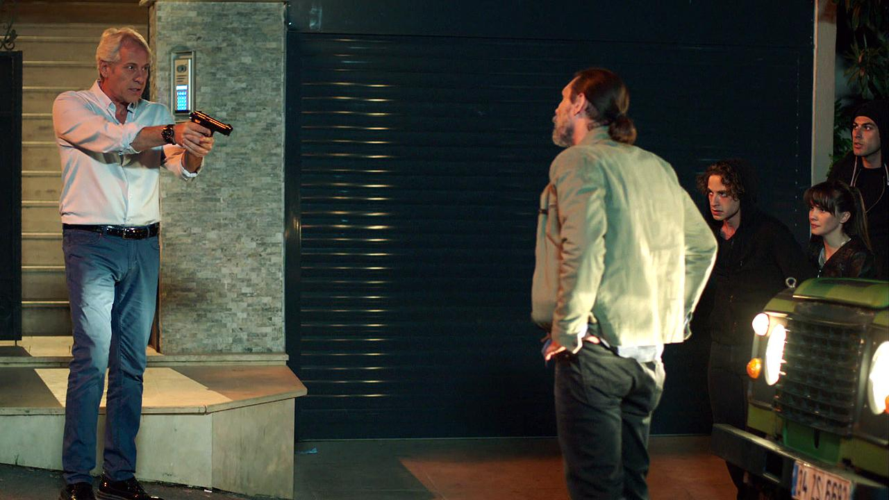 Tarık kendini siper etti!