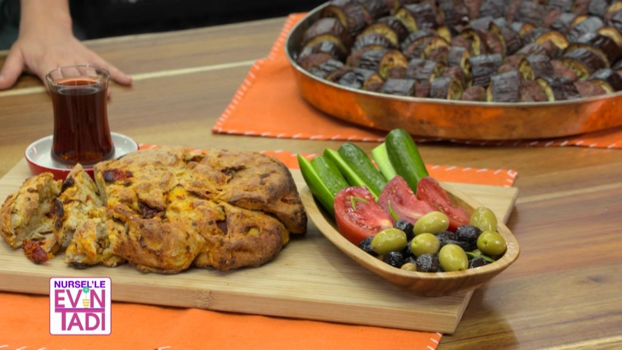Sarımsaklı Kuru Domatesli Kekikli Ekmek