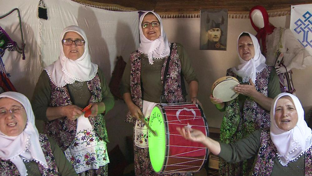 "Cumhuriyet Kadınları Korosu"