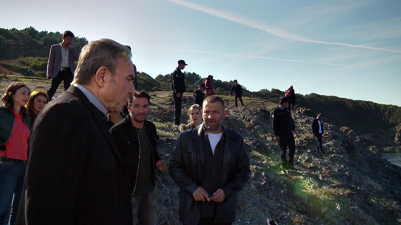 Hüsnü, arabası ile düştüğü denizde kayboluyor!