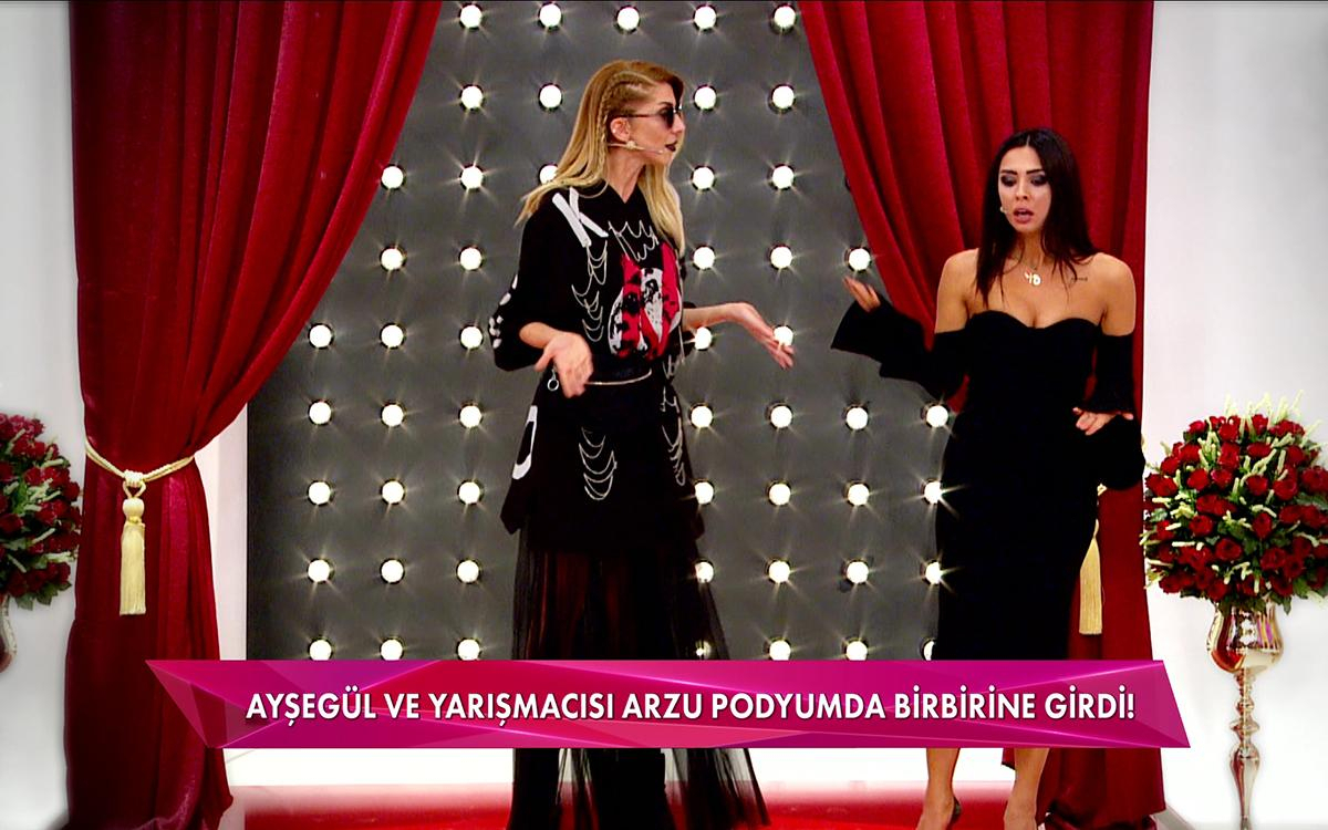 Ayşegül ve yarışmacısı birbirine girdi!
