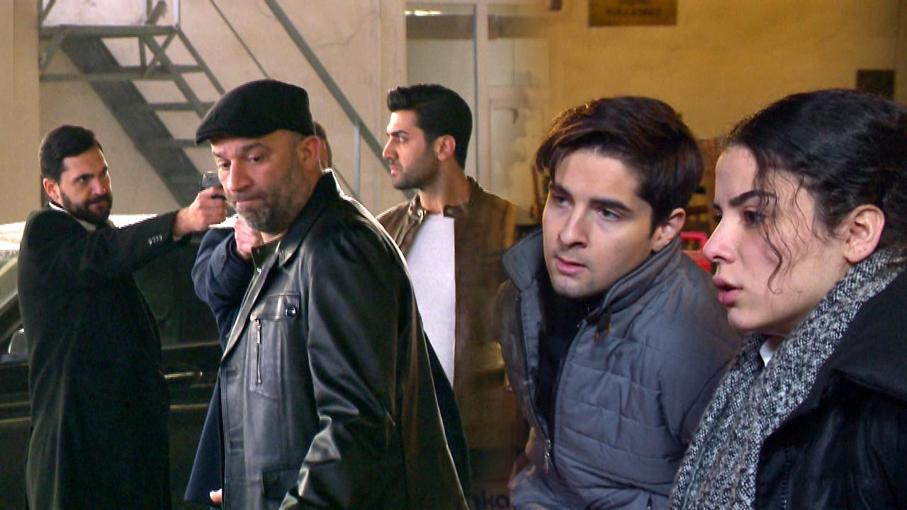 Kötü şans Mesut ve Tunç'un peşini bırakmıyor!