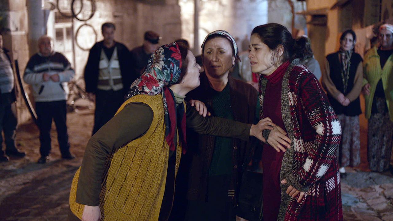 Esra'nın gelişi mahalleyi ayağa kaldırdı!