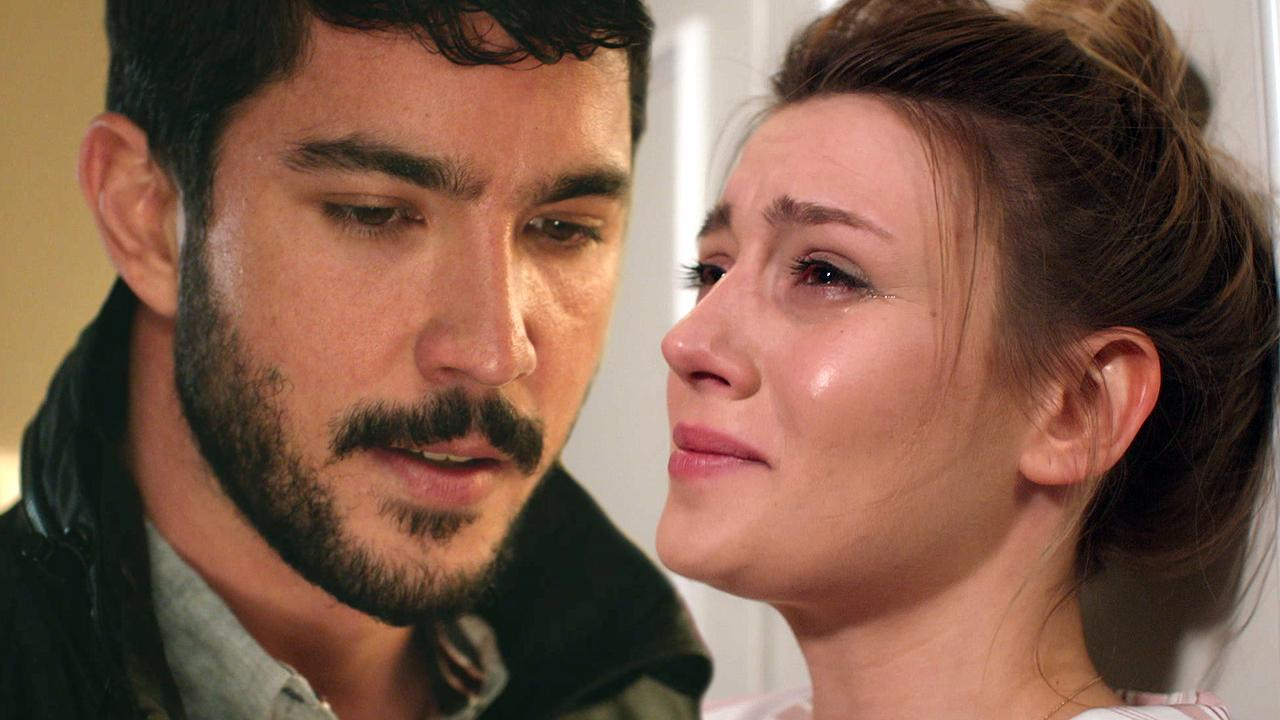 Suna, kalbi ve aklı arasında kalıyor!
