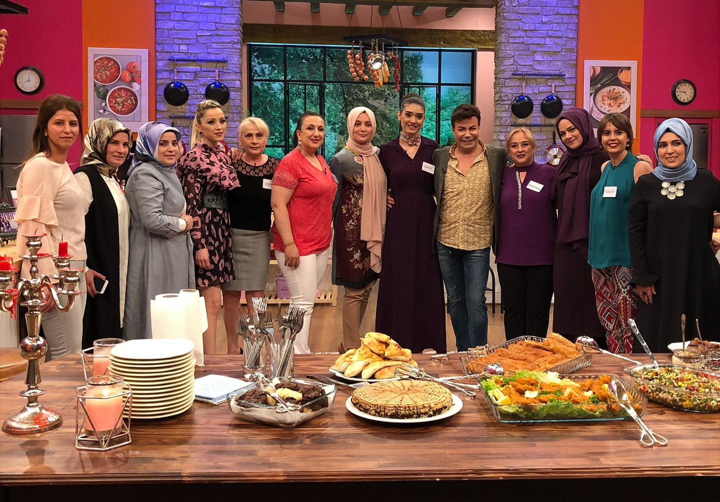 Türkiye’nin ünlü yemek bloggerları Gelinim Mutfakta stüdyosunda!