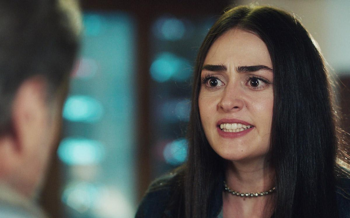 Derya, babasına resti çekiyor!