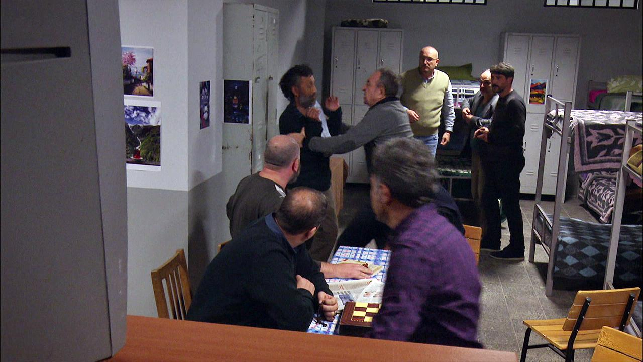 Rıza Baba öfkesine yenik düştü!