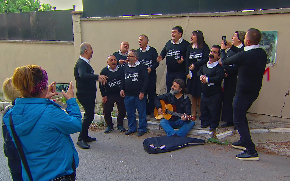 Hüseyin'in caz korosu!