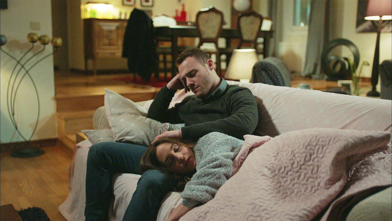 Saçımı okşar mısın?