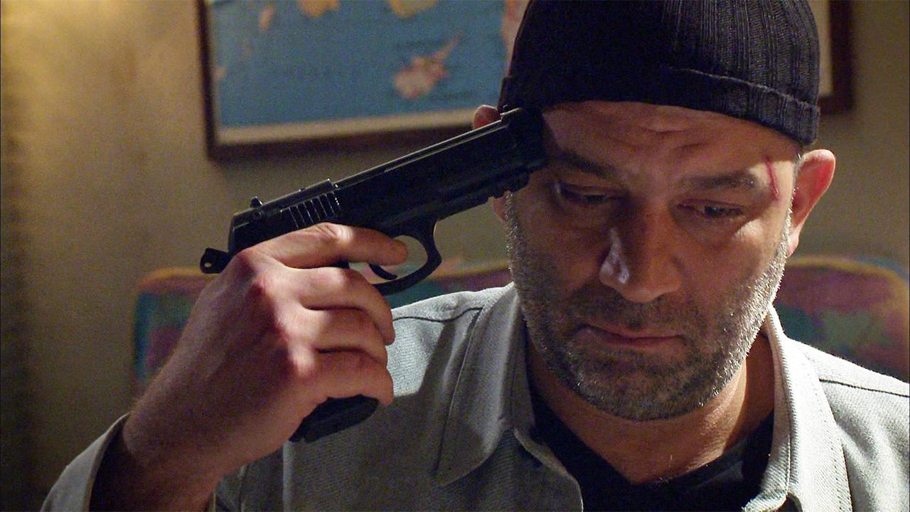 Mesut intihara kalkışıyor!