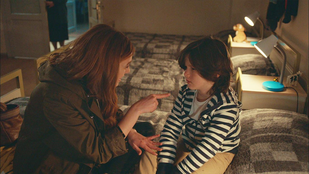 Yasemin, Murat'a yalan söylemek zorunda kalıyor!