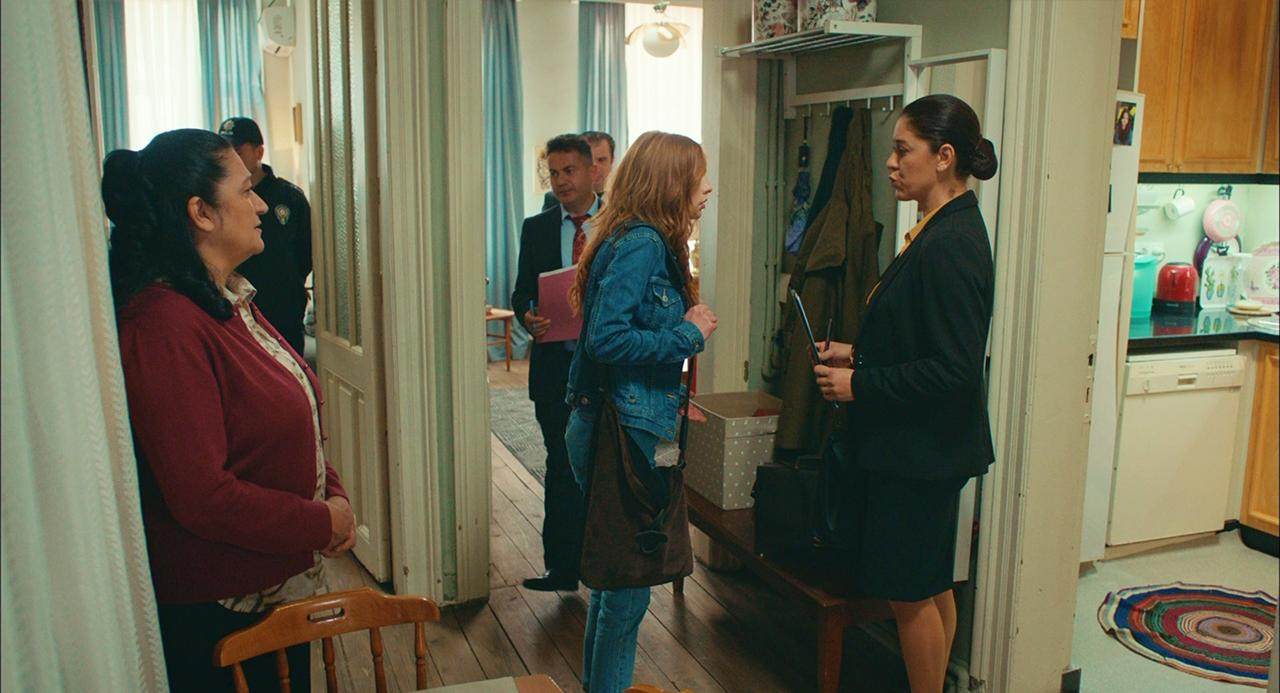 Yasemin'in evine haciz geliyor!