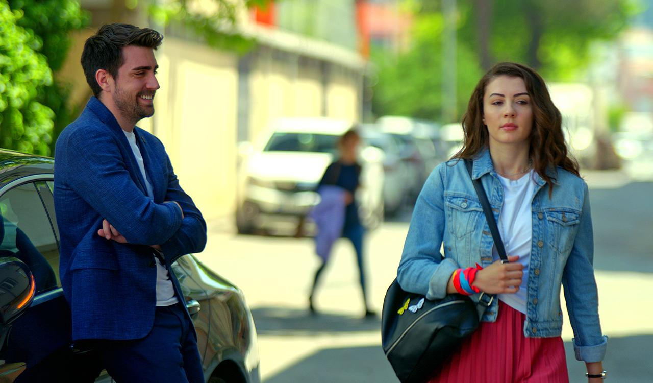 Kerem, Ayşe'yi gözüne kestiriyor!