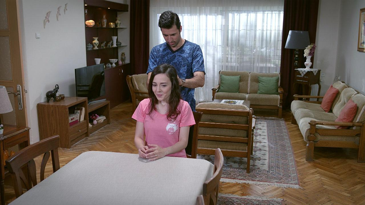 Ayşe ve Cemil, aynı evde yaşamaya başlıyor!