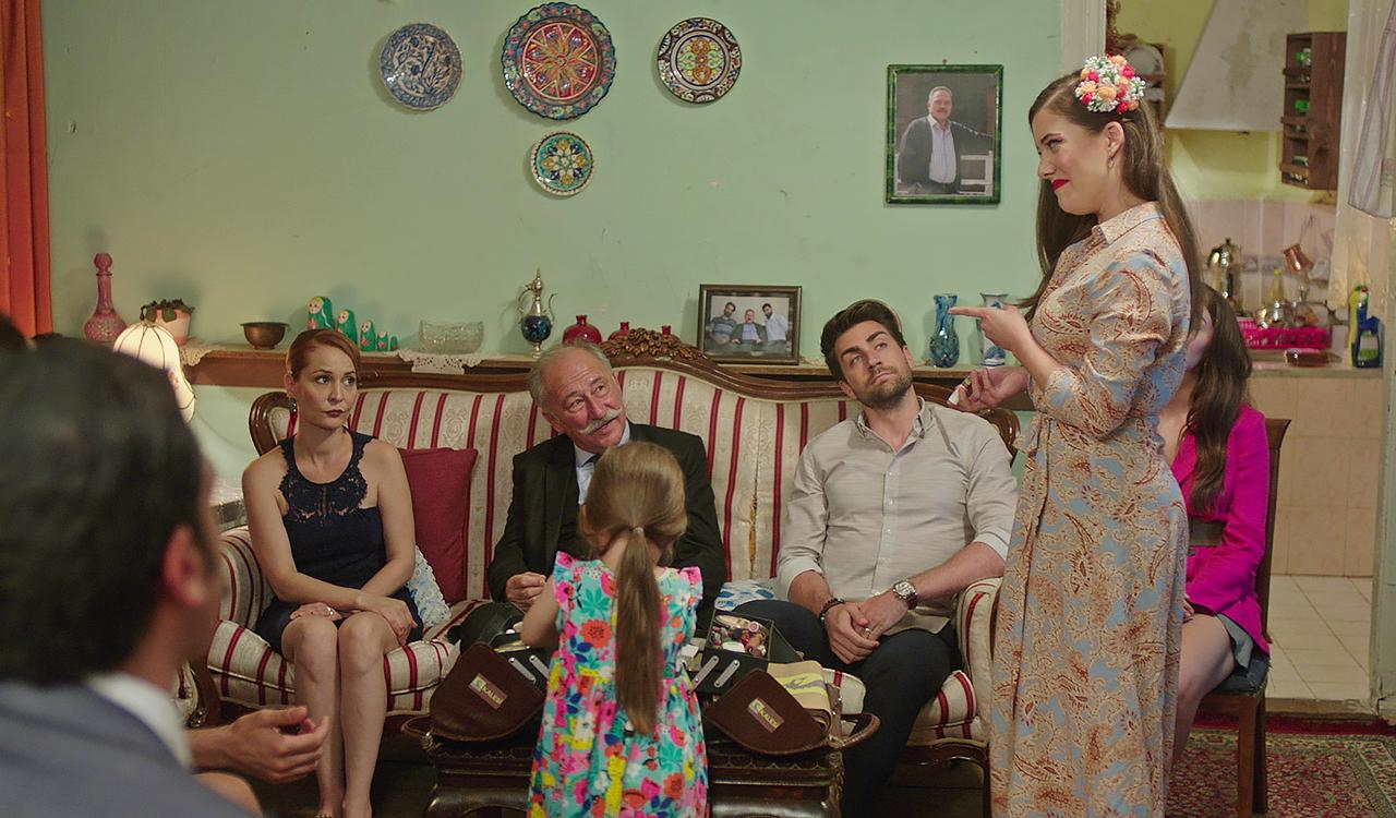 Nazmiye, evi pazara çevirdi!