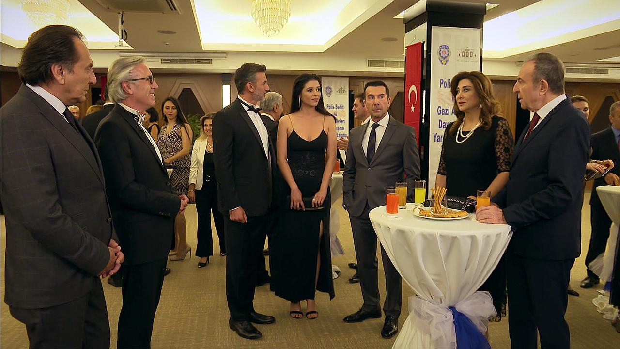 Ezgi'nin manevi babası ekibi şoke ediyor!