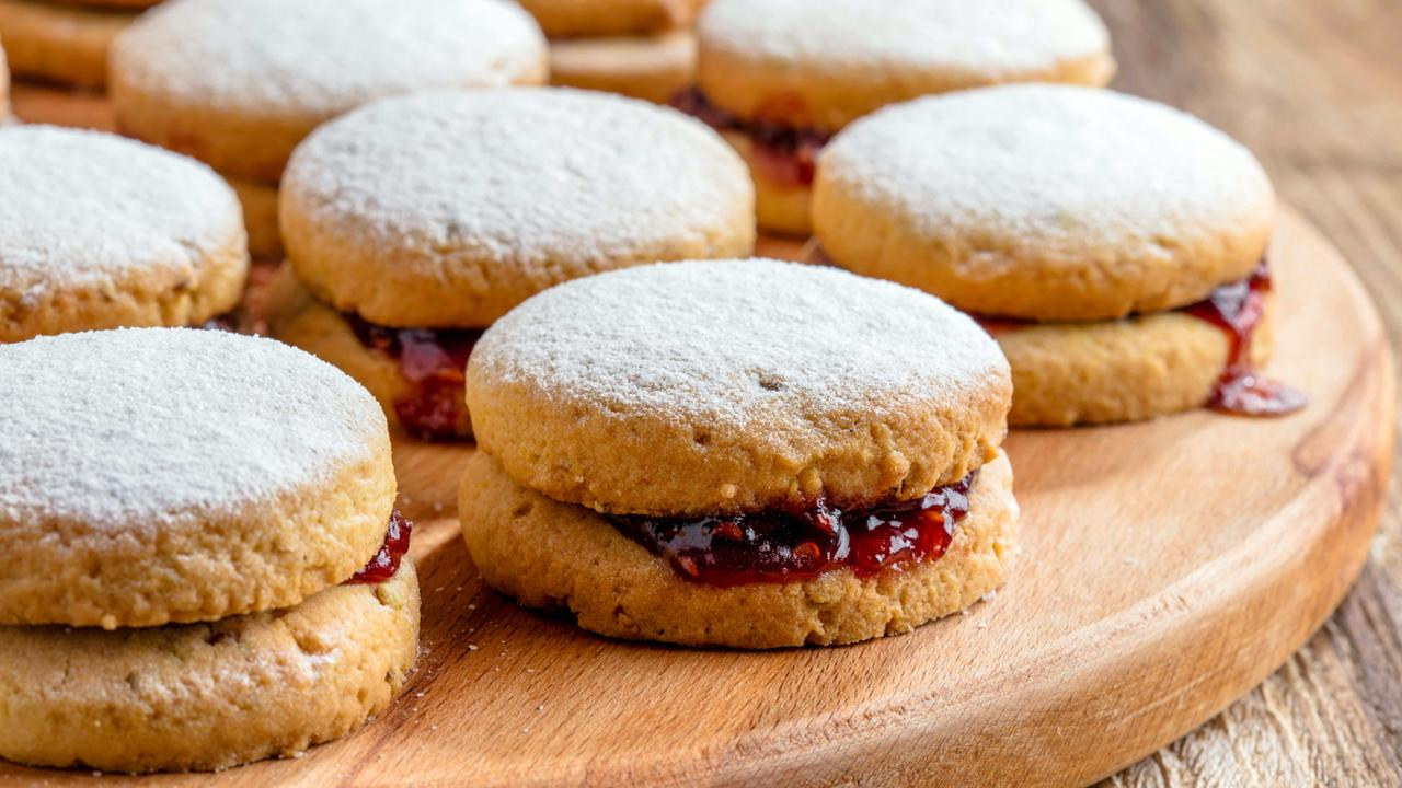  Marmelat Dolgulu Kurabiye - Marmelat Dolgulu Kurabiye Tarifi - Marmelat Dolgulu Kurabiye Nasıl Yapılır?