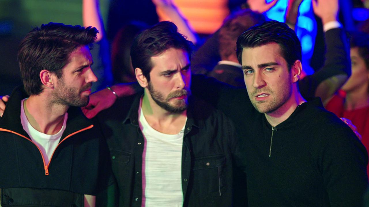 Kızlar gecesine baskın!